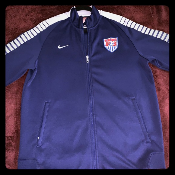 Selling what I have to buy new clothes - Picture 2 of 4